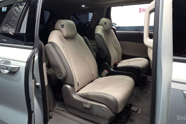 2023 Kia Carnival с пробегом 12 983 км