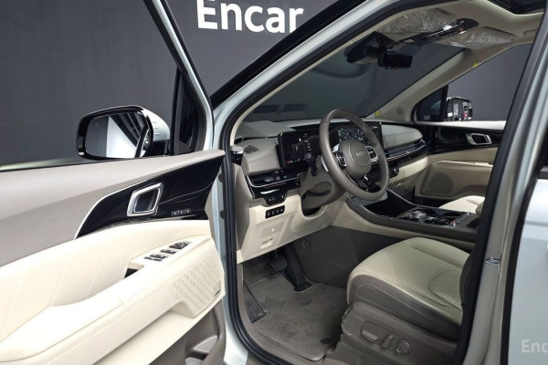 2023 Kia Carnival с пробегом 12 983 км