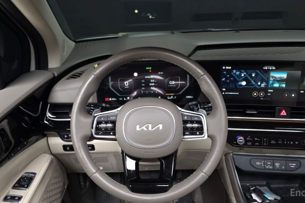 2023 Kia Carnival с пробегом 12 983 км