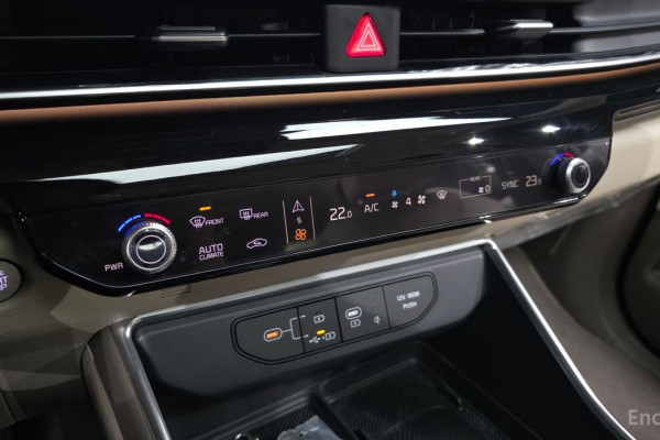 2023 Kia Carnival с пробегом 12 983 км