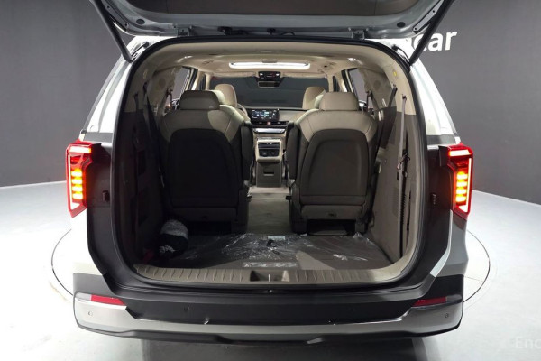 2023 Kia Carnival с пробегом 12 983 км