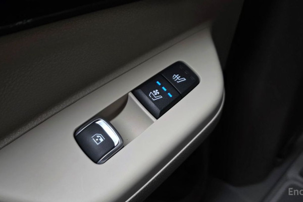 2023 Kia Carnival с пробегом 12 983 км