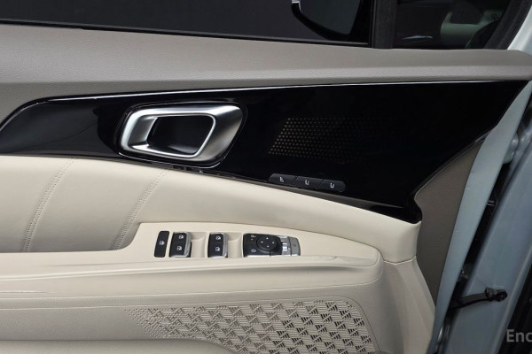 2023 Kia Carnival с пробегом 12 983 км