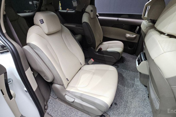 2024 Kia Carnival с пробегом 5 158 км