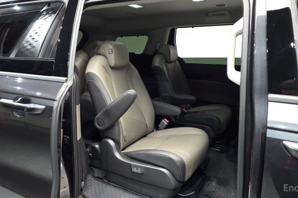 2024 Kia Carnival с пробегом 20 642 км