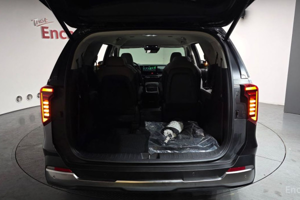 2024 Kia Carnival с пробегом 20 642 км