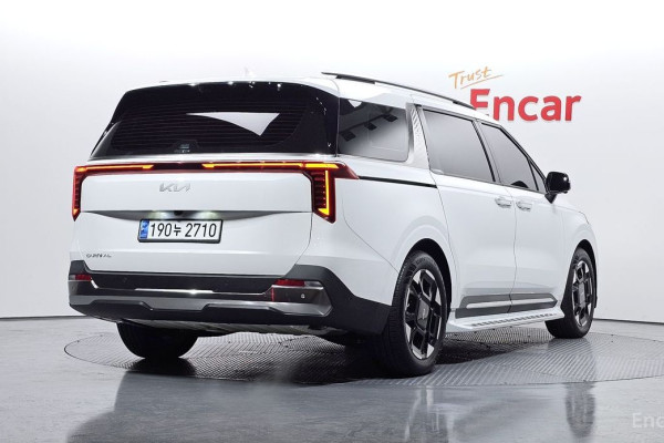 2023 Kia Carnival с пробегом 3 312 км