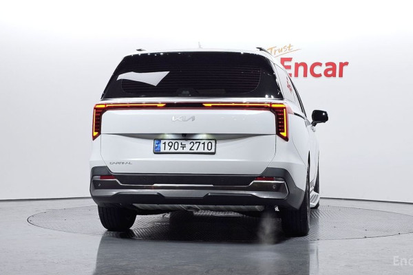 2023 Kia Carnival с пробегом 3 312 км