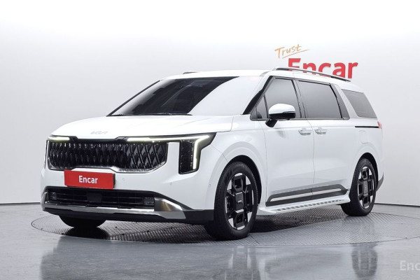 2023 Kia Carnival с пробегом 3 312 км