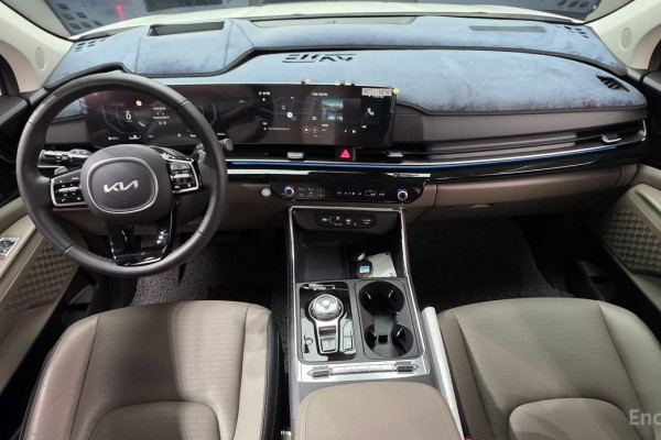 2023 Kia Carnival с пробегом 3 312 км