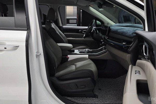 2023 Kia Carnival с пробегом 3 312 км