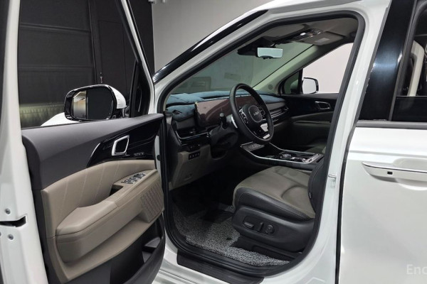 2023 Kia Carnival с пробегом 3 312 км