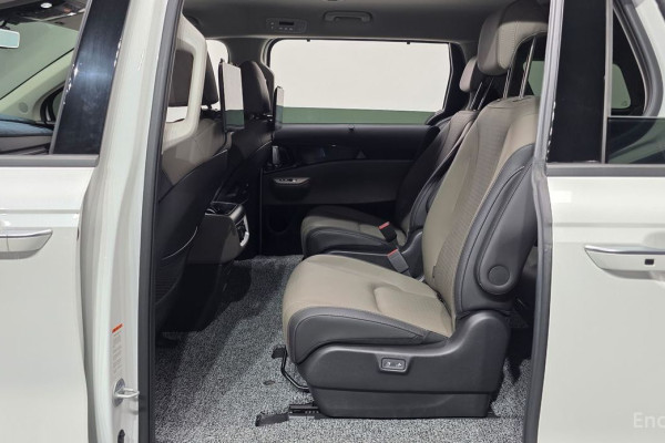 2023 Kia Carnival с пробегом 3 312 км