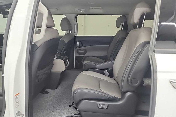 2024 Kia Carnival с пробегом 57 517 км