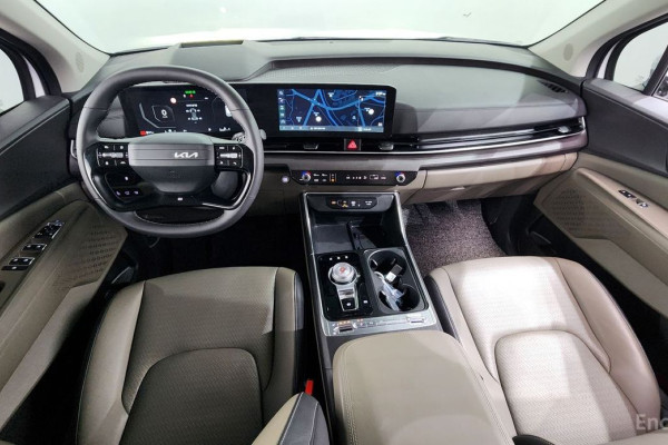 2025 Kia Carnival с пробегом 9 018 км