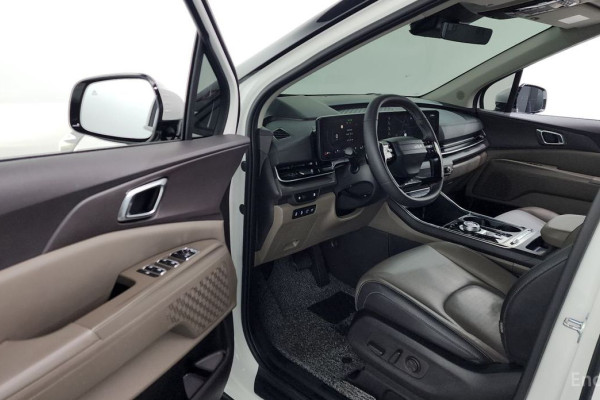 2025 Kia Carnival с пробегом 9 018 км