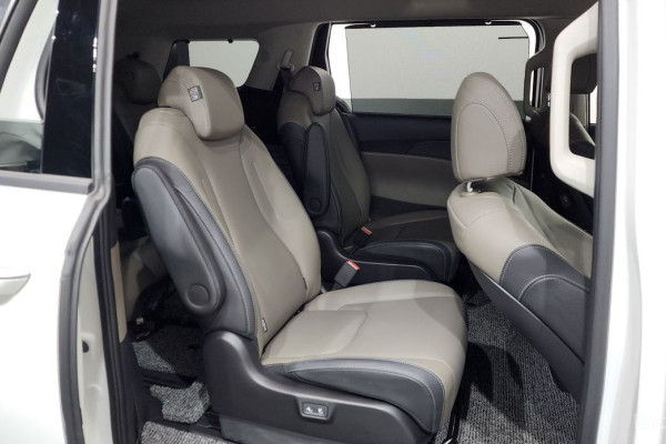 2025 Kia Carnival с пробегом 9 018 км