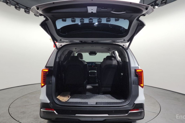 2025 Kia Carnival с пробегом 9 018 км