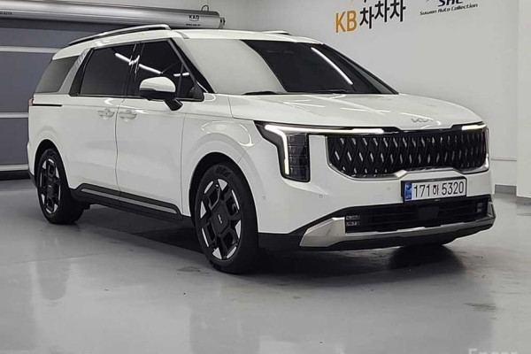 2023 Kia Carnival с пробегом 33 172 км