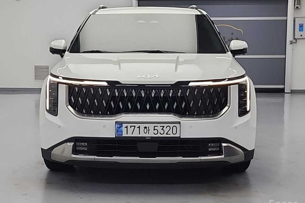 2023 Kia Carnival с пробегом 33 172 км