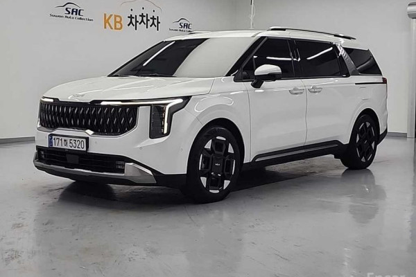 2023 Kia Carnival с пробегом 33 172 км