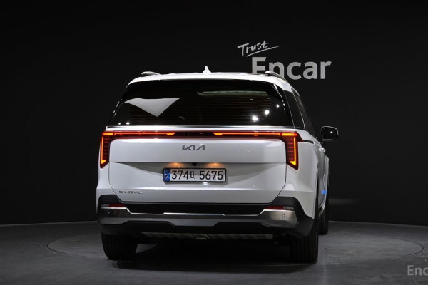 2025 Kia Carnival с пробегом 8 927 км