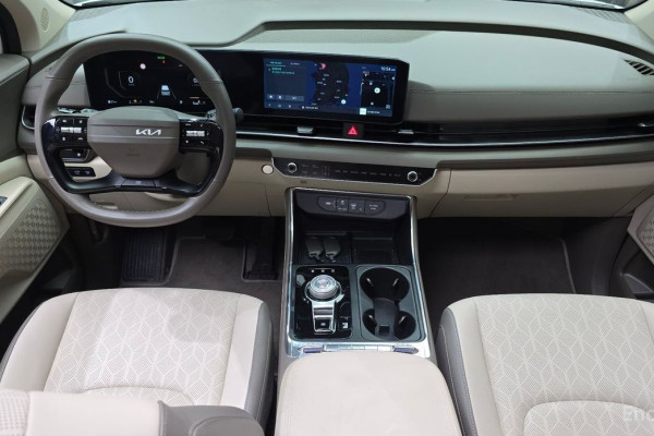 2025 Kia Carnival с пробегом 8 927 км