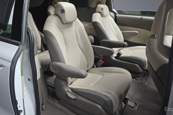 2025 Kia Carnival с пробегом 8 927 км