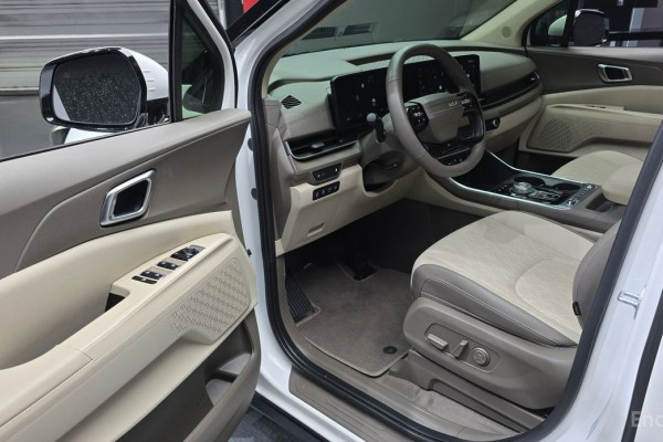 2025 Kia Carnival с пробегом 8 927 км