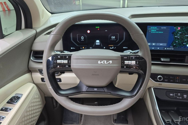 2025 Kia Carnival с пробегом 8 927 км