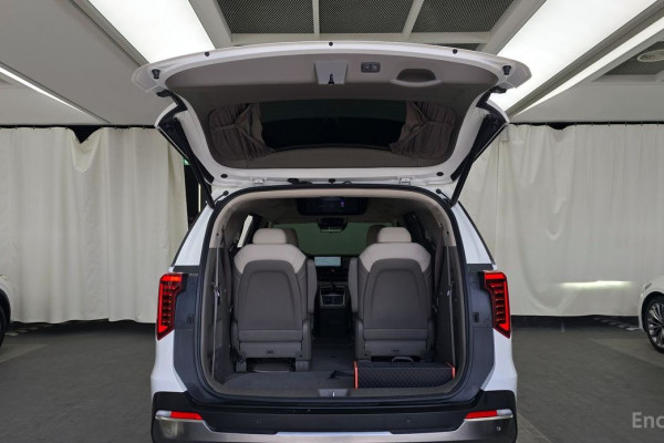 2024 Kia Carnival с пробегом 10 462 км