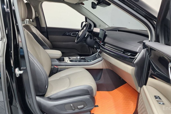 2024 Kia Carnival с пробегом 16 424 км