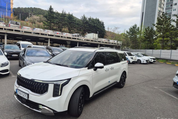 2025 Kia Carnival с пробегом 8 924 км
