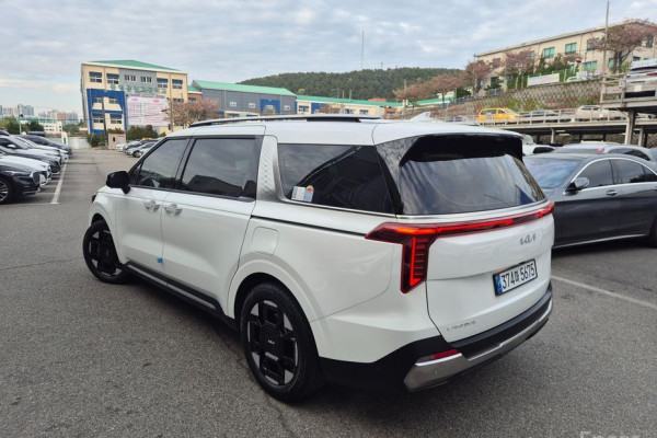 2025 Kia Carnival с пробегом 8 924 км