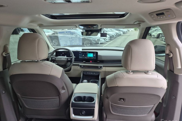 2025 Kia Carnival с пробегом 8 924 км