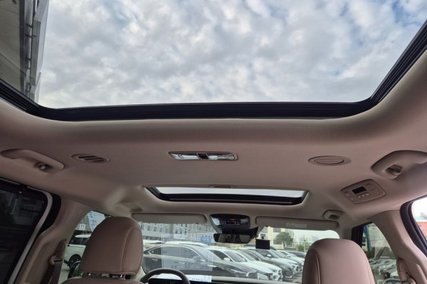 2025 Kia Carnival с пробегом 8 924 км