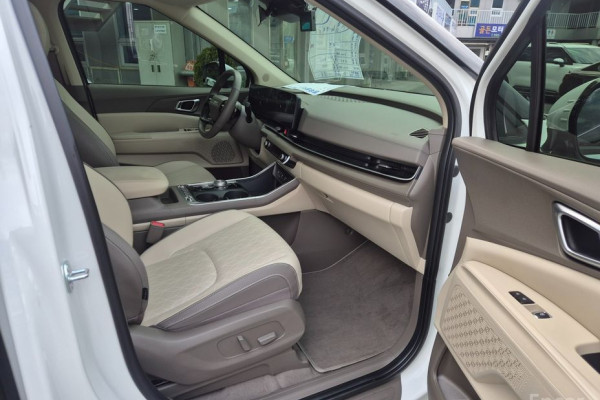 2025 Kia Carnival с пробегом 8 924 км