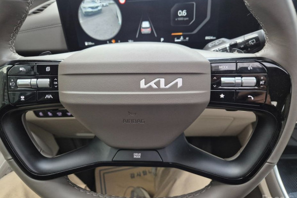 2025 Kia Carnival с пробегом 8 924 км