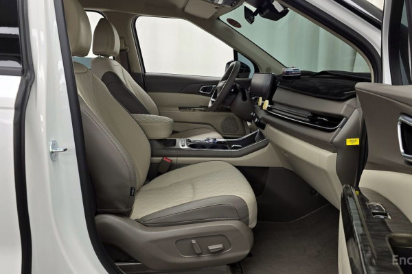 2024 Kia Carnival с пробегом 12 626 км