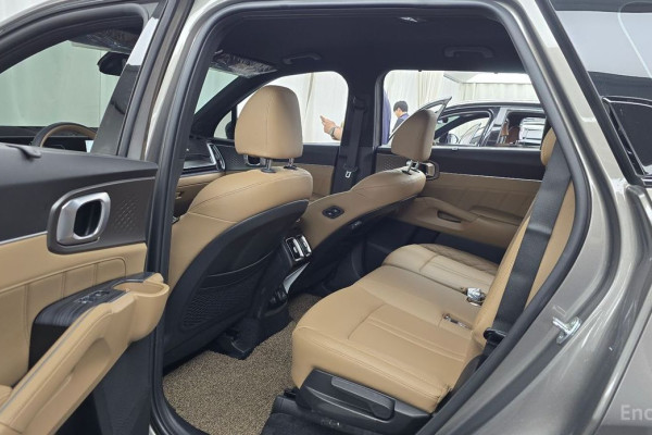 2024 Kia Sorento с пробегом 19 726 км