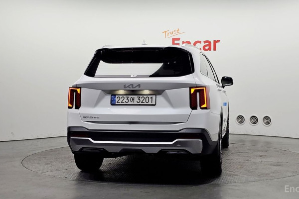 2023 Kia Sorento с пробегом 33 935 км