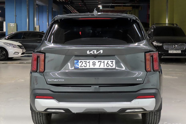 2023 Kia Sorento с пробегом 32 084 км