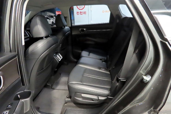 2023 Kia Sorento с пробегом 32 084 км