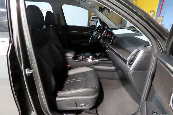 2023 Kia Sorento с пробегом 32 084 км