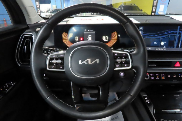 2023 Kia Sorento с пробегом 32 084 км