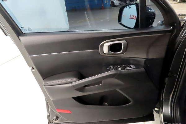 2023 Kia Sorento с пробегом 32 084 км