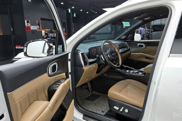 2025 Kia Sorento с пробегом 7 404 км