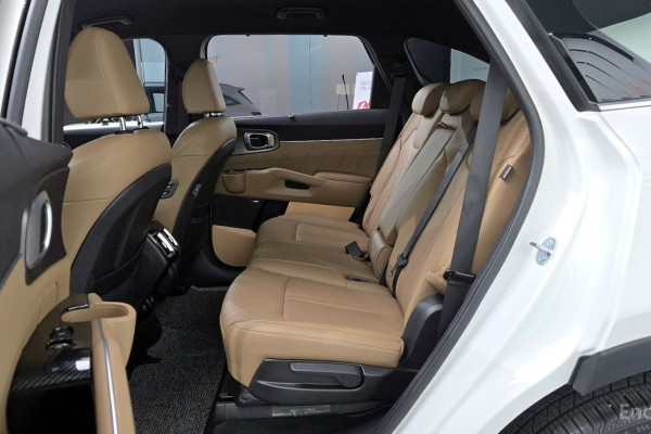 2025 Kia Sorento с пробегом 7 404 км