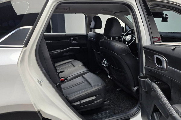 2024 Kia Sorento с пробегом 33 495 км