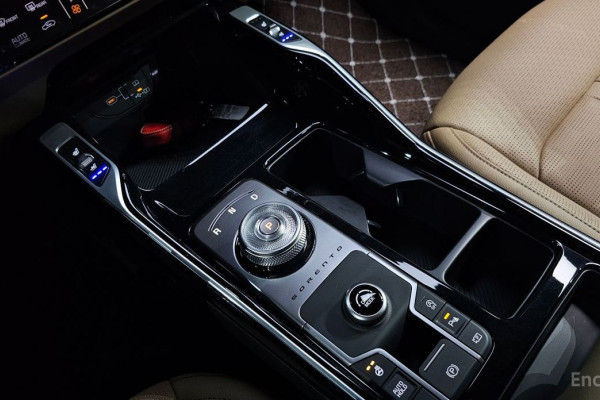 2025 Kia Sorento с пробегом 10 049 км